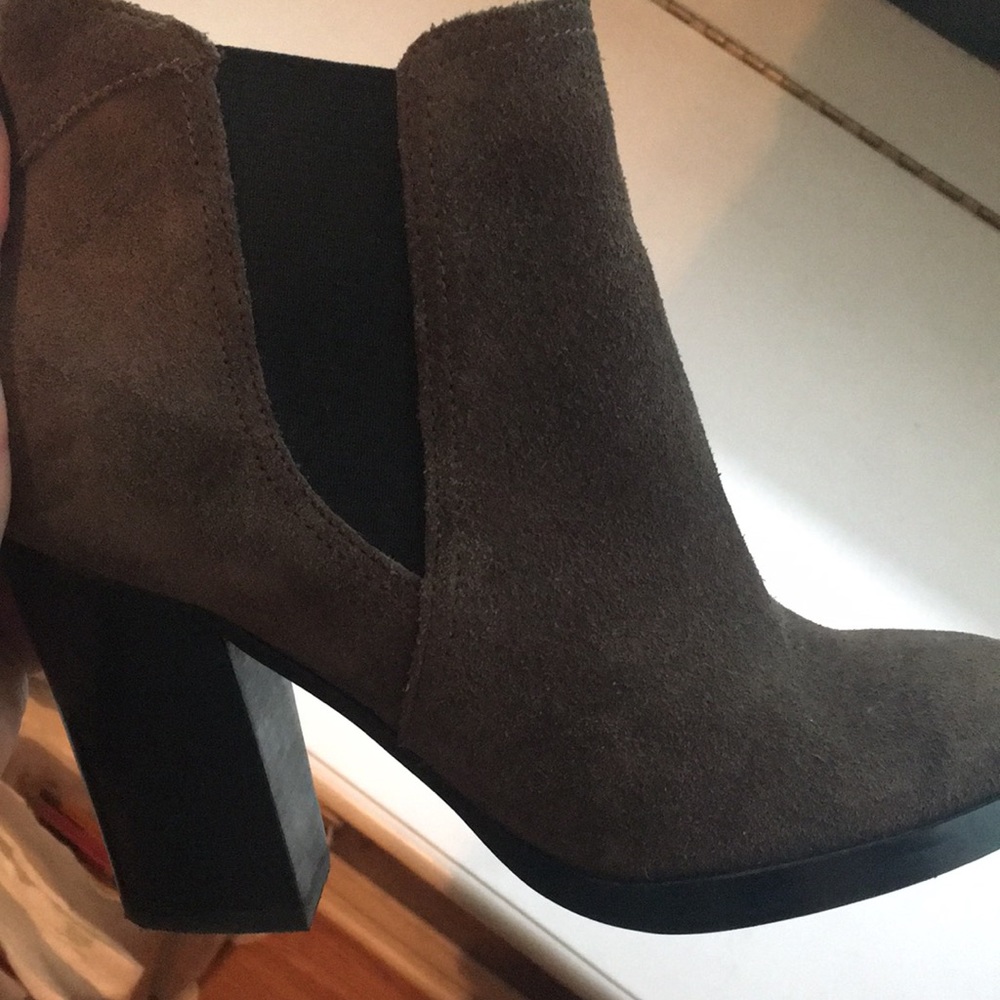 Marc Fisher Size 6 Charcoal Color, Suede Heeled B… - image 7